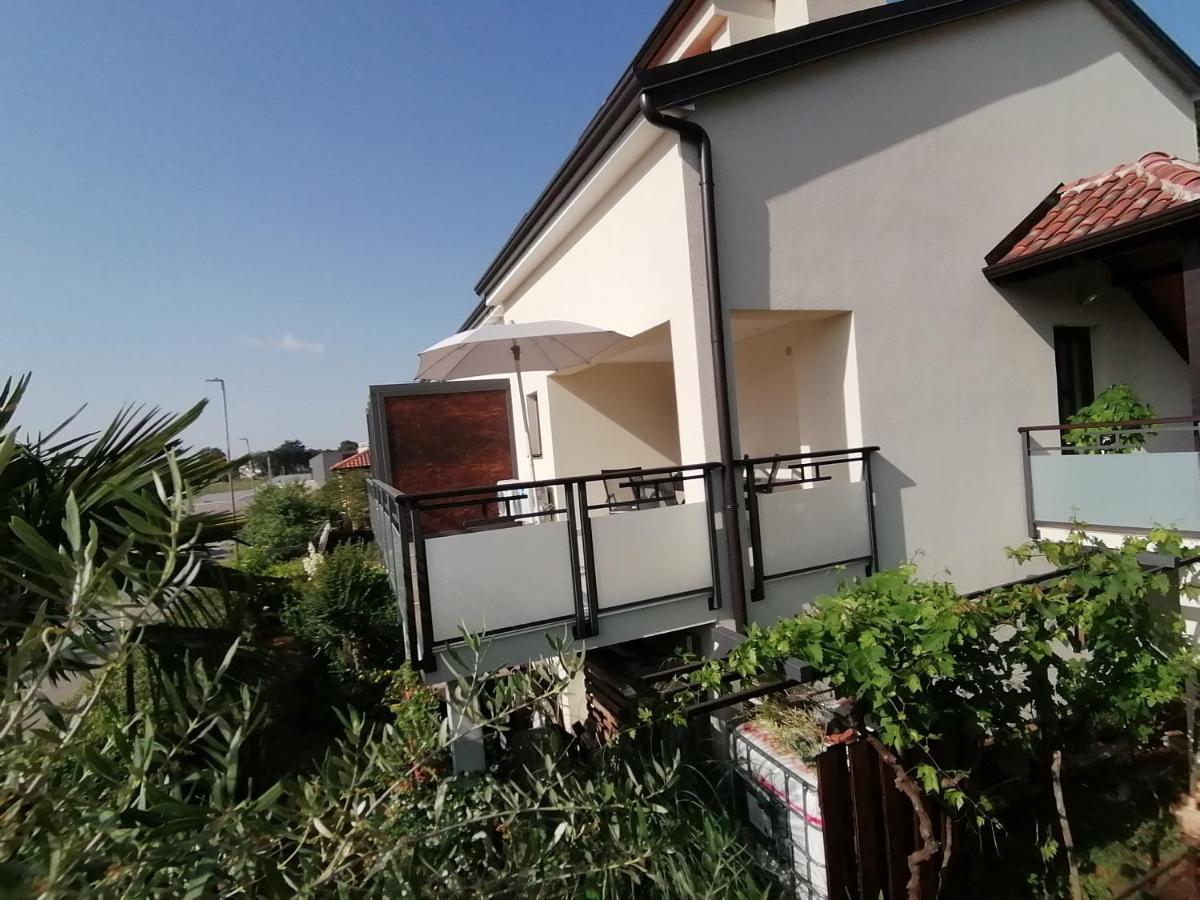 Apartmani Kiko Πόρετς Εξωτερικό φωτογραφία